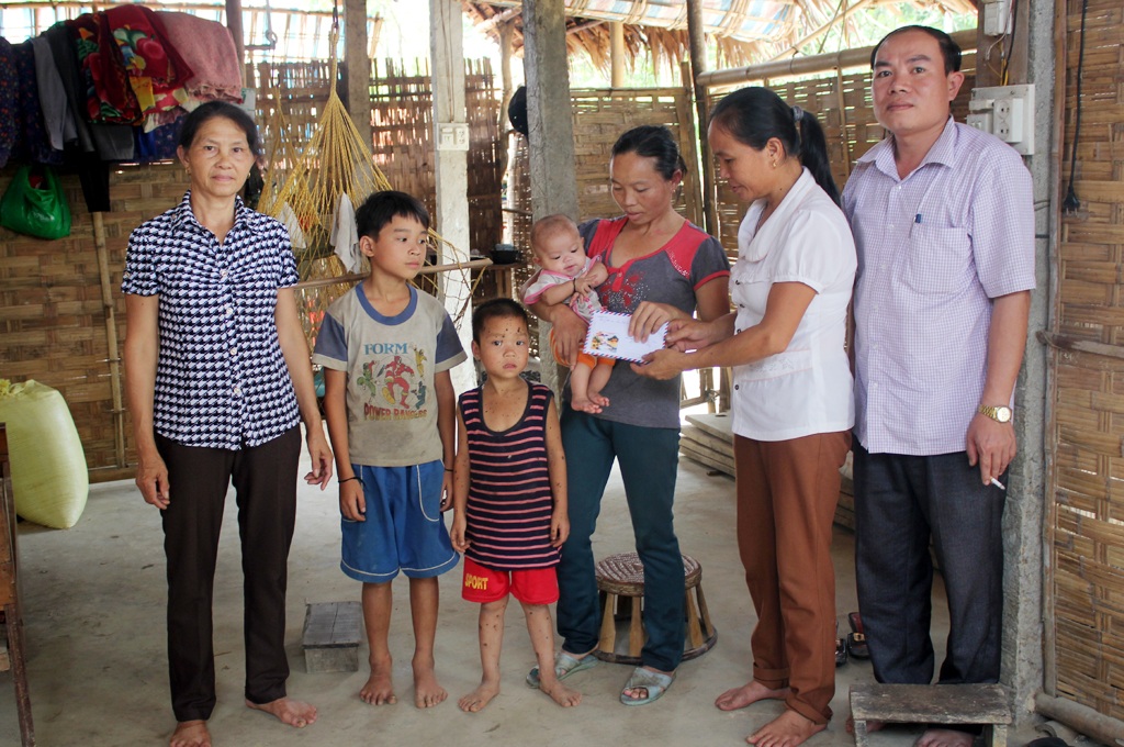 Hơn 40 triệu đồng đến với bé gái mắc bệnh lạ