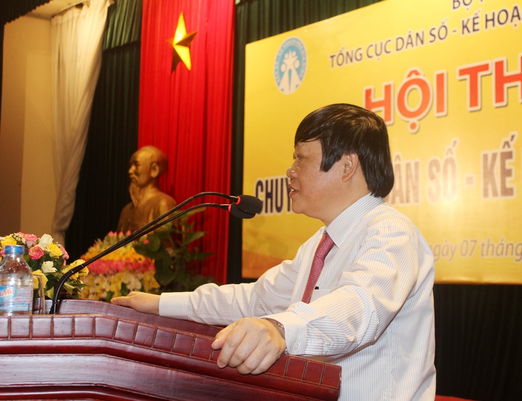 Mất cân bằng giới tính khi sinh có xu hướng không ổn định - 2 Thứ trưởng Bộ Y tế Nguyễn Viết Tiến phát biểu tại hội thảo.