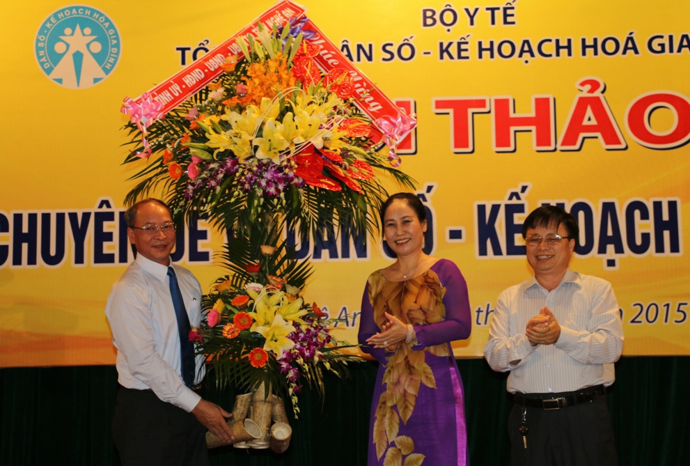 Mất cân bằng giới tính khi sinh có xu hướng không ổn định - 3 Thứ trưởng Bộ Y tế Nguyễn Viết Tiến phát biểu tại hội thảo.
