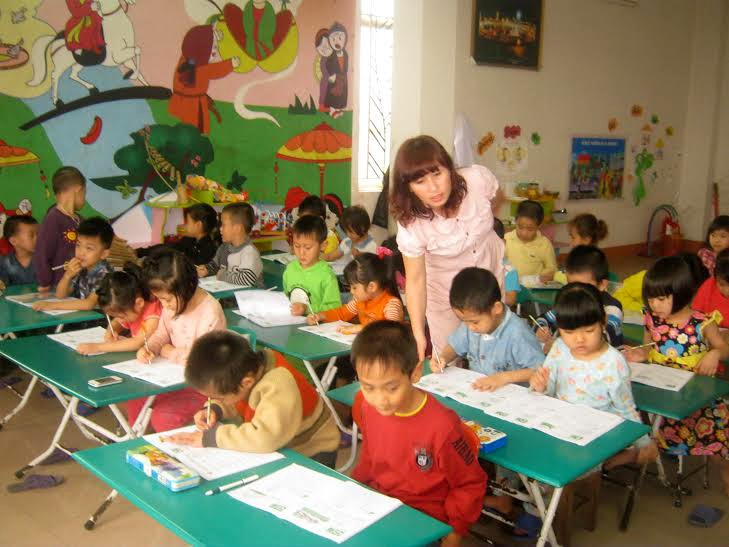 Tuyển giáo viên tiểu học dạy mầm non vì... nhân văn - 1 Giờ học của học sinh mầm non tại Nghệ An (hình minh họa).