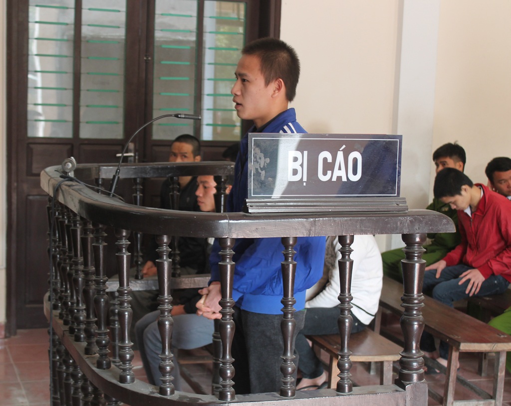 Đi "giải cứu" bạn, bị đối thủ đâm chết - 1 Lô Văn Thái tại phiên tòa.