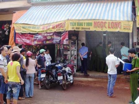 Một tiệm vàng bị mất trộm 10kg vàng 99,99 và hơn 18,5 tỷ đồng tiền mặt - 1