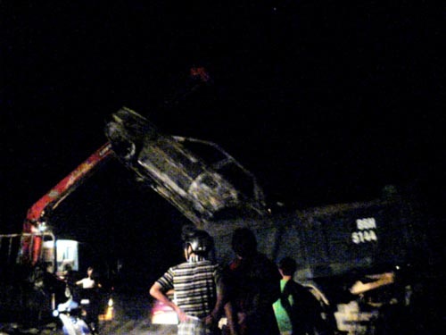 Trộm ô tô phóng viên đi cướp tiệm vàng  - 1