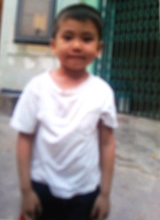 Bé trai bị dì ruột đánh đập, bỏ đói, nhốt vào nhà tắm  - 1