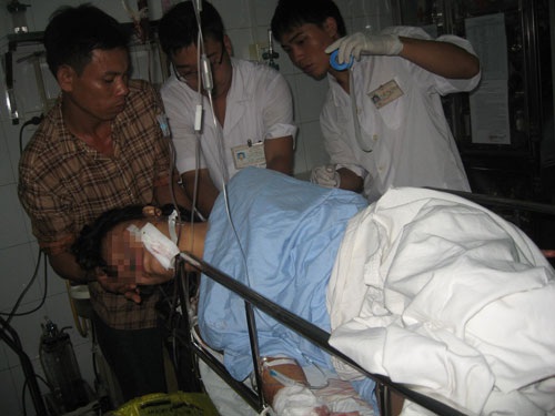 Kẻ si tình hành hung cô giáo dã man  - 1