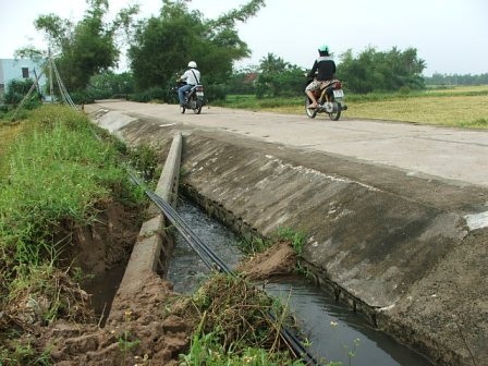 Vụ trụ cáp viễn thông đổ đè chết 2 người là do thiên tai - 1