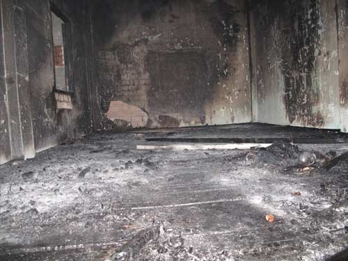 Cháy nhà trọ, sinh viên chạy tán loạn  - 2