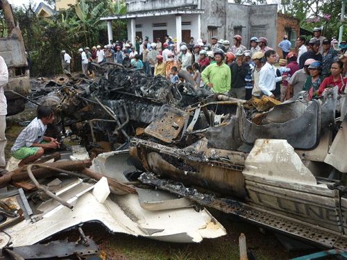 Vụ tai nạn làm 10 người chết cháy: Không cứu kịp vì xe bốc cháy dữ quá! - 1 Vụ tai nạn làm 10 người chết cháy: Không cứu kịp vì xe bốc cháy dữ quá! - 1