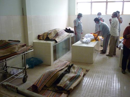 Vụ tai nạn làm 10 người chết cháy: Không cứu kịp vì xe bốc cháy dữ quá! - 3 Vụ tai nạn làm 10 người chết cháy: Không cứu kịp vì xe bốc cháy dữ quá! - 3