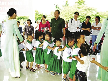 Ông tiến sĩ bán nhà làm giáo dục  - 1