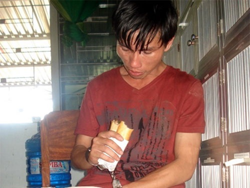 Kẻ cướp tiệm vàng ở Bình Thuận là Việt kiều Mỹ - 2 Kẻ cướp tiệm vàng ở Bình Thuận là Việt kiều Mỹ - 2