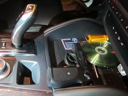 Đi xe BMW mang theo súng, dọa gọi điện cho Phó Thủ tướng - 1