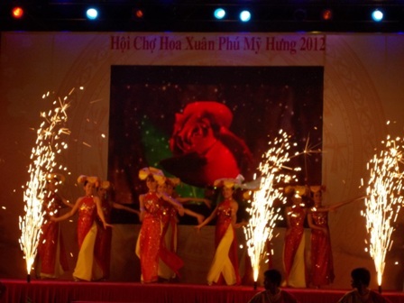 Khai mạc Hội chợ Hoa Xuân Phú Mỹ Hưng 2012 - 1 Khai mạc Hội chợ Hoa Xuân Phú Mỹ Hưng 2012 - 1
