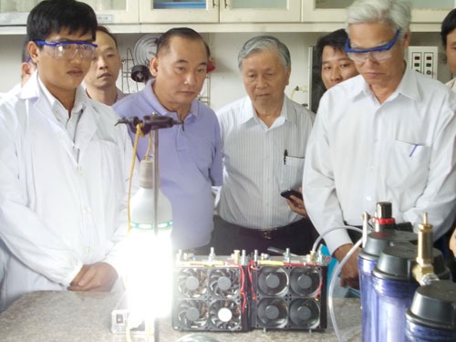 Phát minh máy phát điện chạy bằng nước: Bí ẩn “chất xúc tác” - 1 Phát minh máy phát điện chạy bằng nước: Bí ẩn “chất xúc tác”
