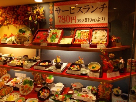 Viện hải dương học Osaka toàn cá
suốt 6 tầng lầu với hơn 35.000 loài sinh vật biển độc đáo.