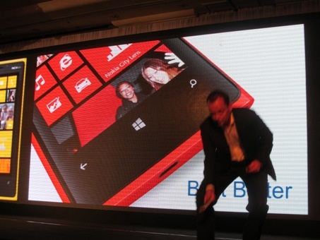 Nokia ra mắt Lumia 920, 820, 620 tại thị trường Việt Nam - 2 Nokia “báo giá” Lumia 920, 820, 620 cho thị trường Việt Nam