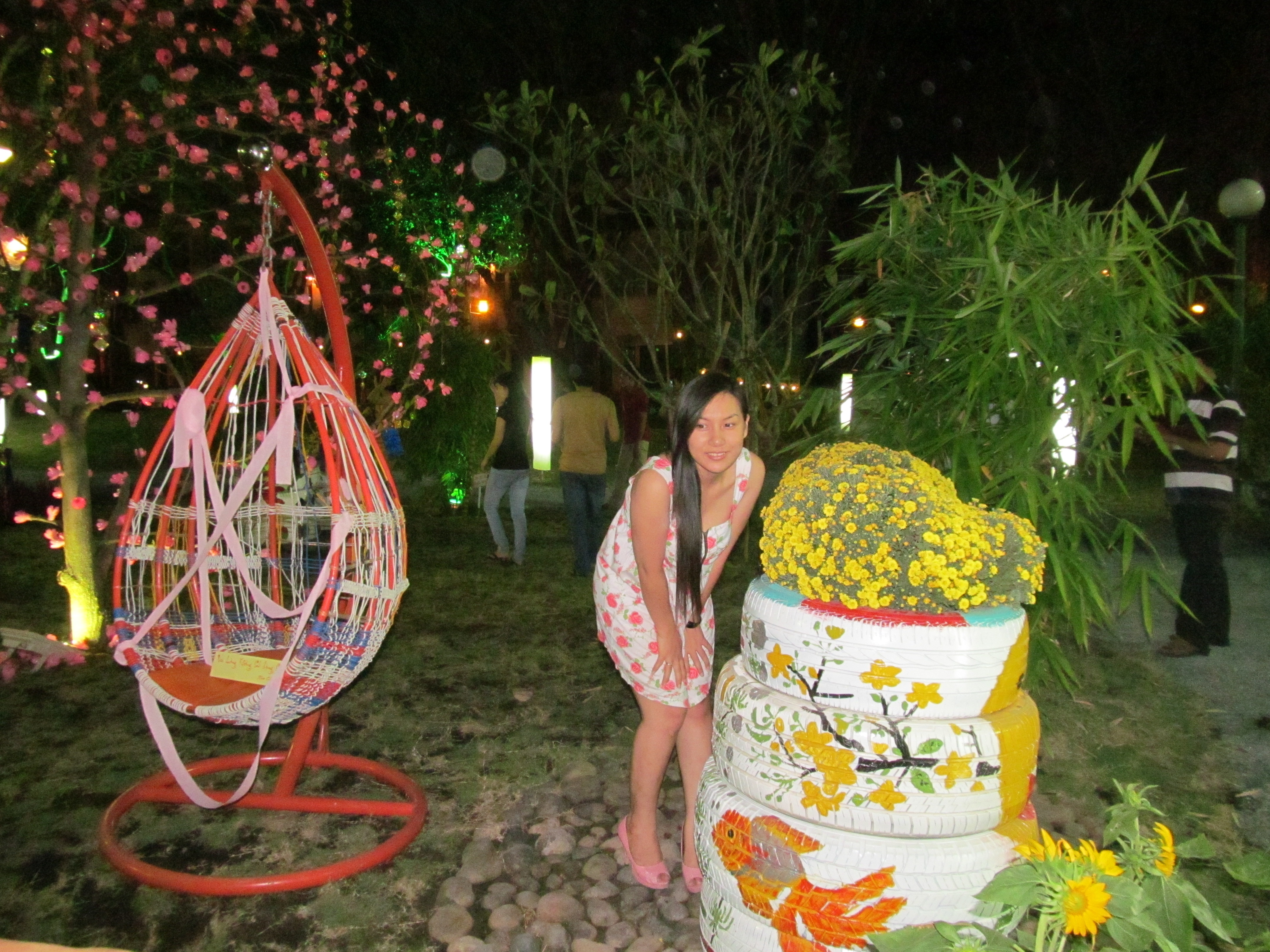 Ghế xích đu làm bằng dây điện