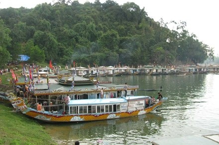 Sông Hương đoạn trước điện Hòn Chén - nơi được cho là có “rùa thần” nghìn ký xuất hiện