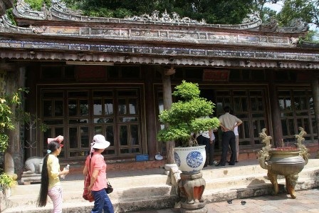 Điện Hòn Chén - nơi Vua Đồng Khánh từng xưng thánh