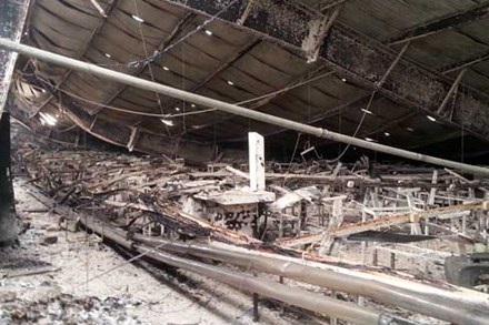 Cảnh tan hoang bên trong xưởng may