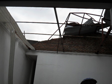 Lốc xoáy mạnh ở Mường La