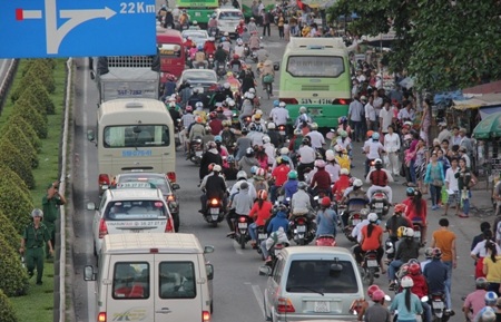 Xe khách, xe buýt dừng đón trả khách sai quy
định