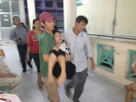 Mẹ của cháu
Thanh bất tỉnh trước tin con mình tử vong