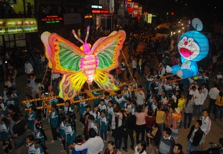 Sa Pa tưng bừng đêm hội hoa đăng