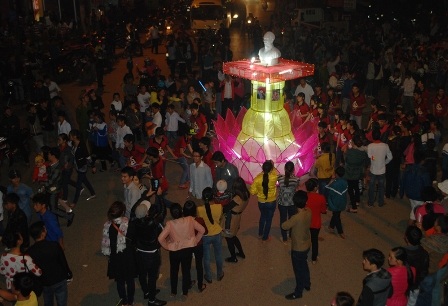 Sa Pa tưng bừng đêm hội hoa đăng