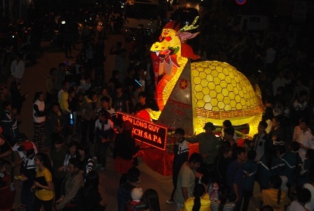 Sa Pa tưng bừng đêm hội hoa đăng