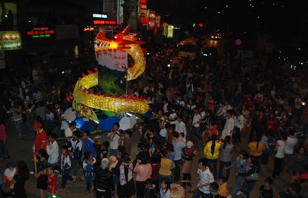 Sa Pa tưng bừng đêm hội hoa đăng