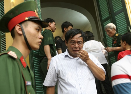 Ngàn người bật khóc khi viếng Đại tướng tại nhà riêng - 18 Không thể cầm nước mắt tiếc thương...