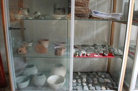 Cỗ quan tài cổ trên vách đá và lời nguyền bí ẩn - 3 Những cổ vật trong nhà ông Trọng