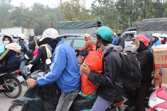 Đồ đạc về quê
ăn Tết lỉnh kỉnh