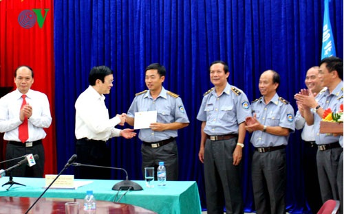 Chủ tịch nước tặng quà lực lượng kiểm ngư