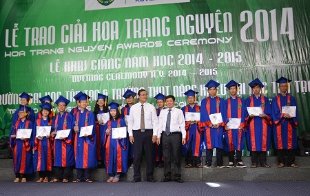 150 học sinh, sinh viên xuất sắc nhận giải Hoa Trạng Nguyên khu vực phía Nam - 2 Năm nay khu vực phía Nam có 150 em đạt giải quốc gia, thủ khoa các trường ĐH.