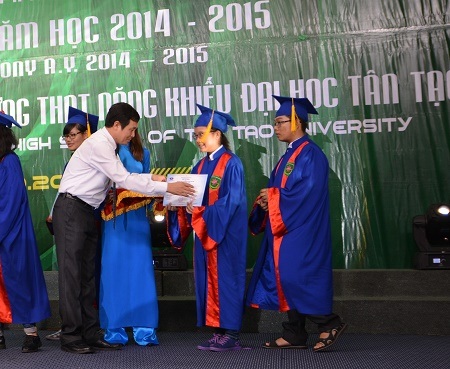 150 học sinh, sinh viên xuất sắc nhận giải Hoa Trạng Nguyên khu vực phía Nam - 1 Các Hoa Trạng Nguyên khu vực phía Nam được tuyên dương trong năm nay.