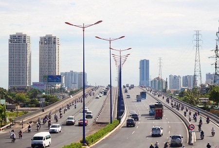 TPHCM lúng túng trong việc xử lý dịch vụ taxi “lạ”