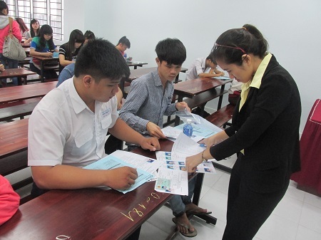 Sinh viên nhờ người thi hộ, trường ráo riết tìm hướng phòng chống - 1 Các trường kiểm tra kỹ công tác coi thi (ảnh minh họa)