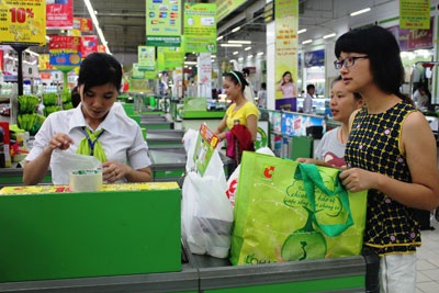 TPHCM: Hơn 4.000 việc làm bán thời gian cho sinh viên dịp Tết - 1 Sinh viên làm bán thời gian tại siêu thị