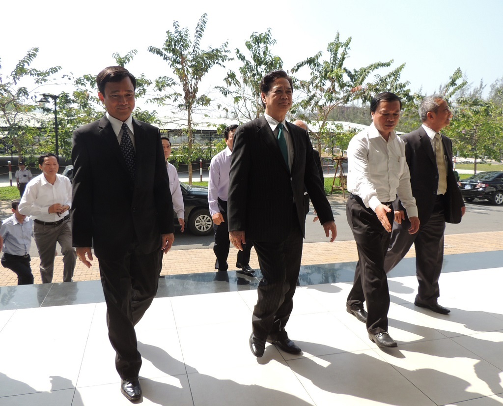 Thủ tướng Nguyễn Tấn Dũng: Tiếp tục nhân rộng mô hình đại học tự chủ - 1 Thủ tướng Chính phủ Nguyễn Tấn Dũng tham quan và làm việc
tại trường ĐH Tôn Đức Thắng