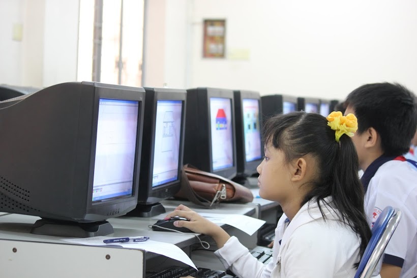 Thí sinh quận Tân Bình thi hội thi tin học trẻ cấp quận.