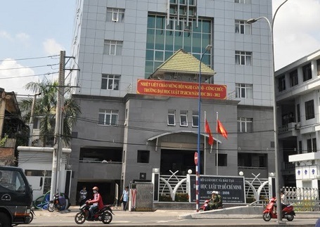 Trường ĐH Luật TPHCM công bố mẫu bài kiểm tra minh họa - 1 Trường ĐH Luật TPHCM công bố mẫu bài kiểm tra minh họa