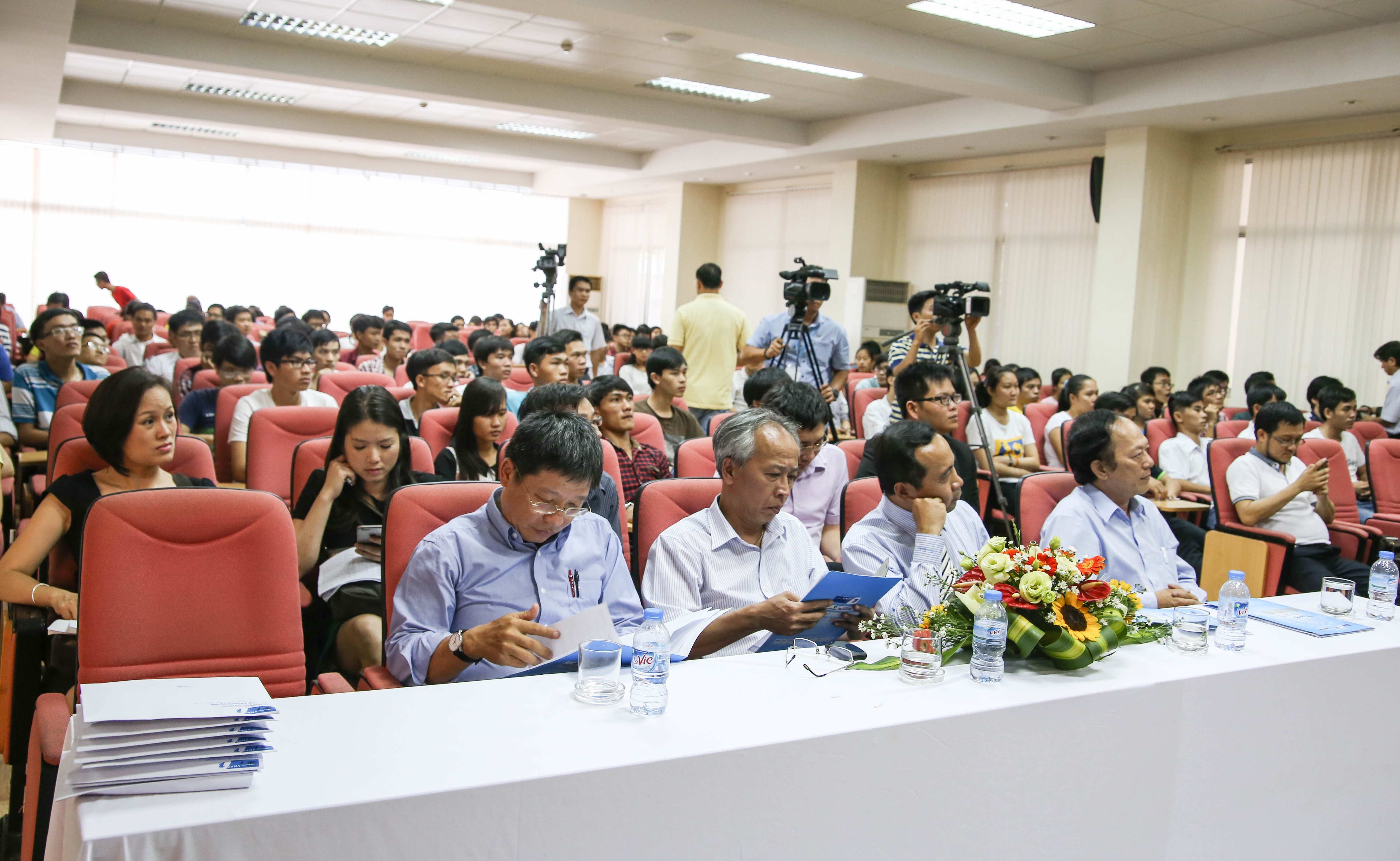 Phát động NTĐV 2015: Sức trẻ hãy sáng tạo để đóng góp cho cộng đồng - 2 Sức trẻ hãy sáng tạo để đóng góp cho cộng đồng