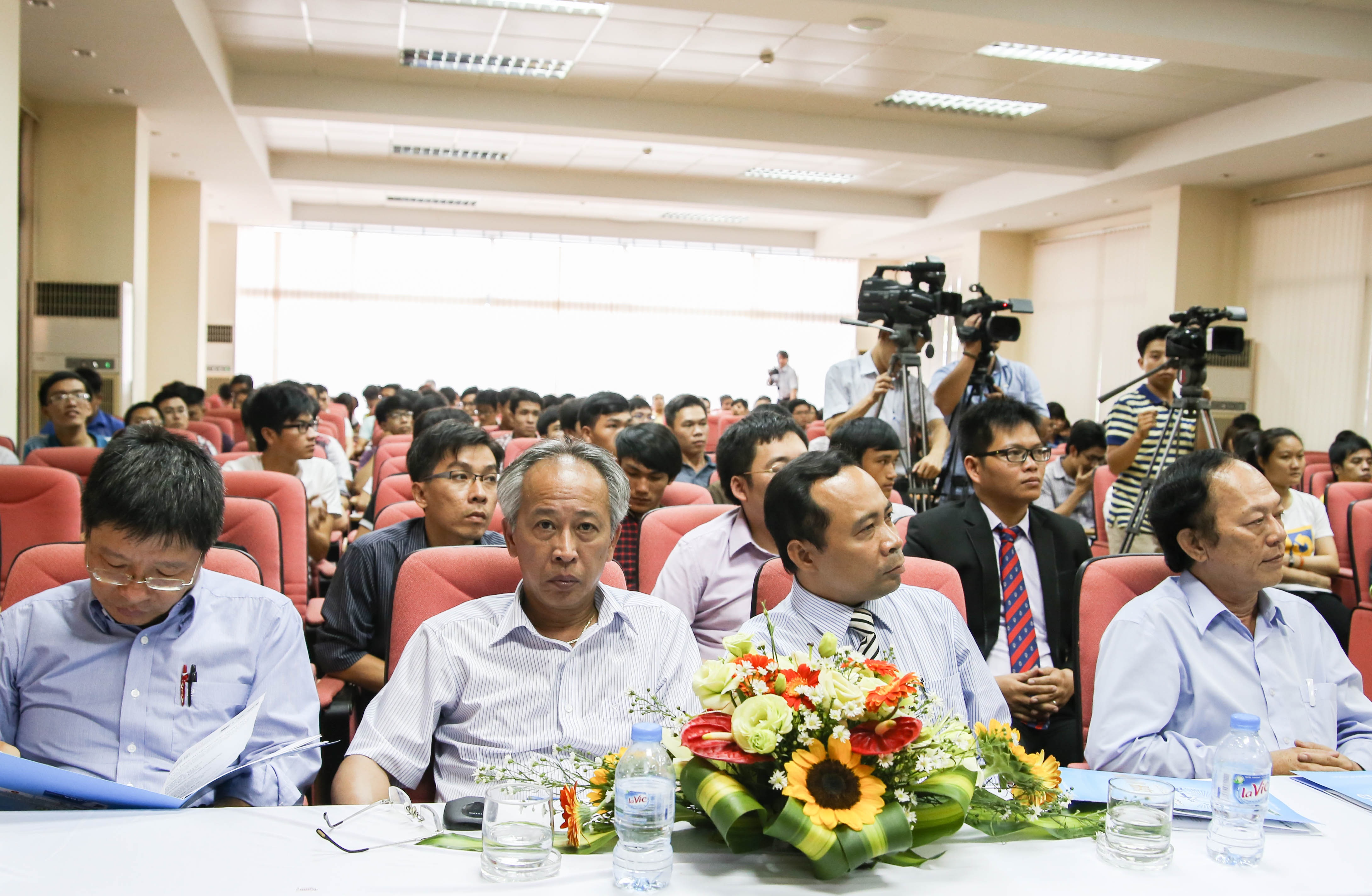 Phát động NTĐV 2015: Sức trẻ hãy sáng tạo để đóng góp cho cộng đồng - 3 Sức trẻ hãy sáng tạo để đóng góp cho cộng đồng