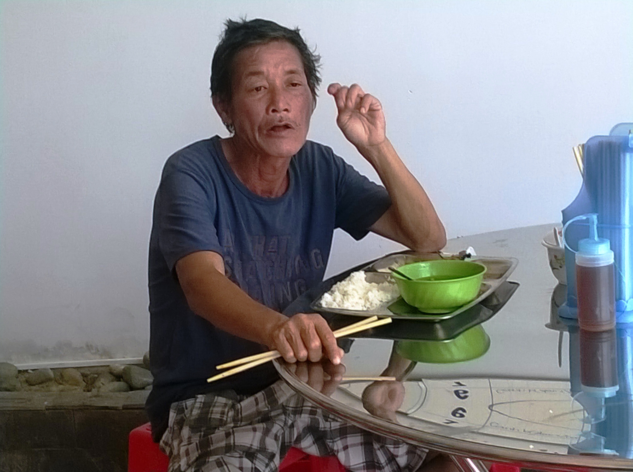 Cơm ngon mà lại rẽ. Thế là mộ bữa ăn tui cũng tiết kiệm được 15 ngàn đồng