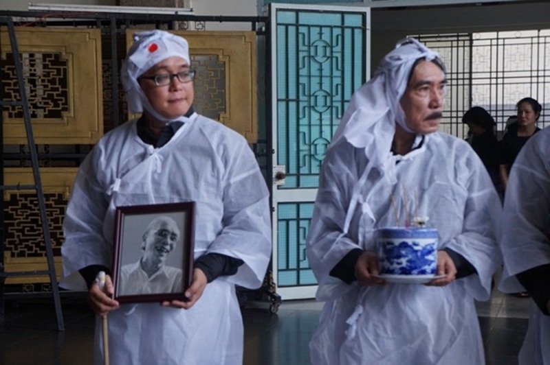 Nét bàng hoàng trên gượng mặt người thân vì sự  ra đi đột ngột của cố nhạc sĩ Phan Huỳnh Điểu