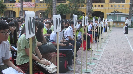 Hồi hộp bước vào buổi thi đầu tiên vào lớp 10 - 29 Tập trung để bắt đầu dự lễ khai mạc