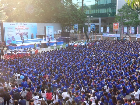 Hơn 9.000 sinh viên ra quân tiếp sức mùa thi năm 2015 - 1 Hơn 9000 sinh viên tình nguyện có mặt tại lễ ra quân sáng nay