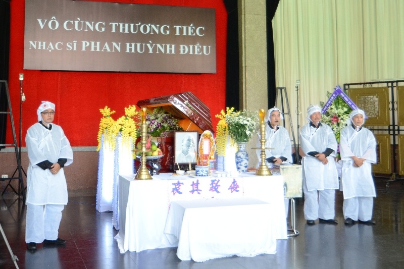  Đám tang cố nhạc sĩ Phan Huỳnh Điểu